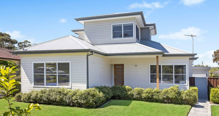 Exterior Shot of Spring Hill Listing